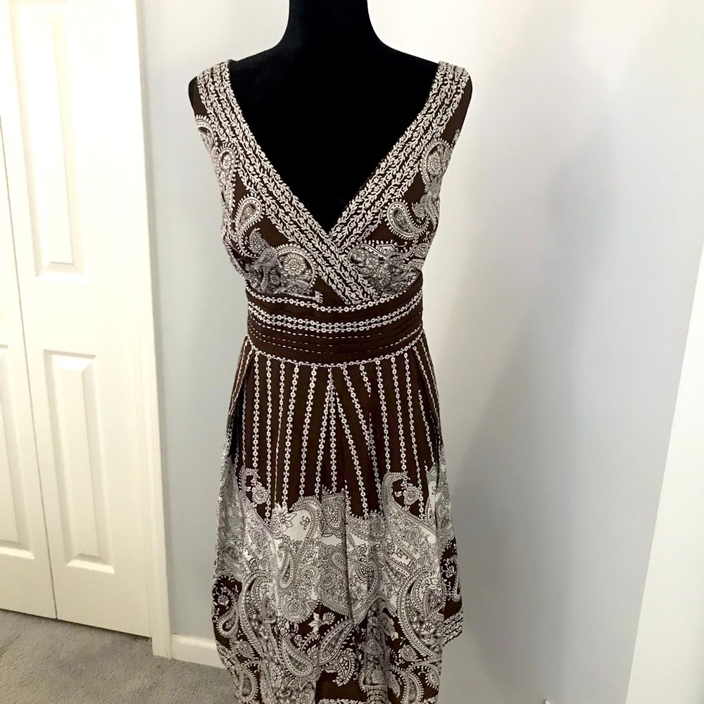 Robbie Bee Brown & White V-Neck Sleeveless Dress